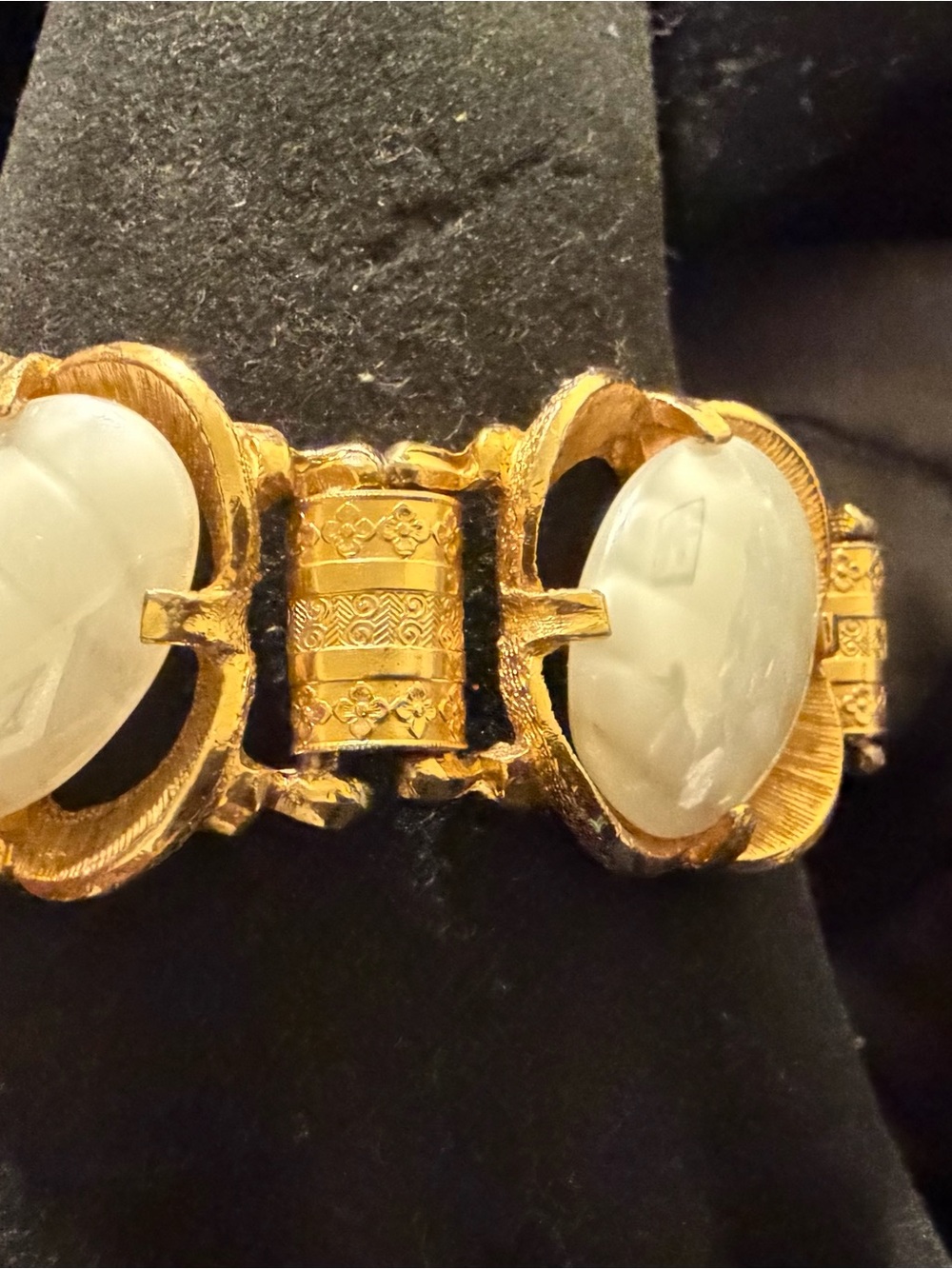 Vintage Gold Tone Milky White Cabochon Statement Bracelet Ornate Chunky 8” - Picture 5 of 16